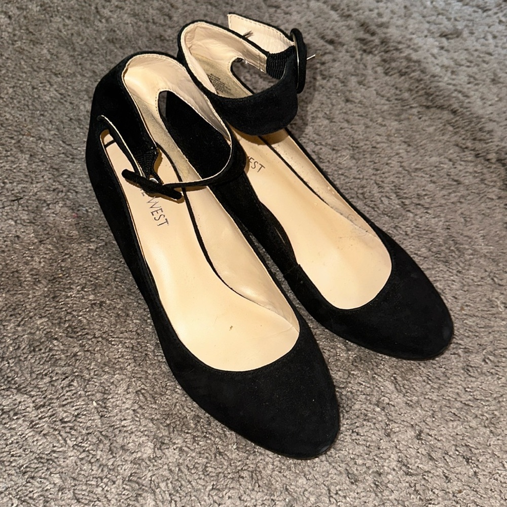 Nine West wedge heels black size 6.5